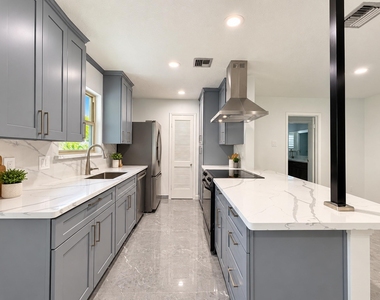 7903 Augustine Drive - Photo Thumbnail 7