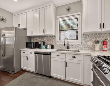 2418 Rosewood Street - Photo Thumbnail 5