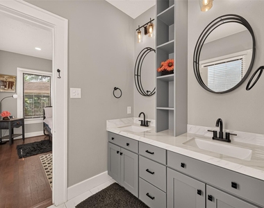 2418 Rosewood Street - Photo Thumbnail 9