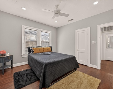 2418 Rosewood Street - Photo Thumbnail 13