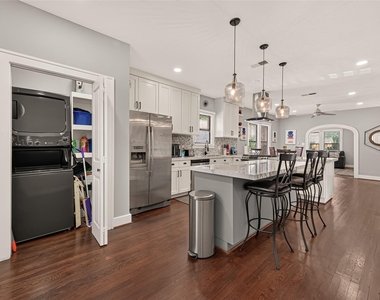 2418 Rosewood Street - Photo Thumbnail 6