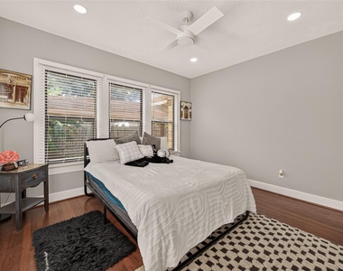 2418 Rosewood Street - Photo Thumbnail 7