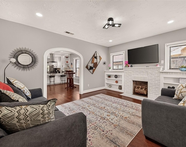 2418 Rosewood Street - Photo Thumbnail 2
