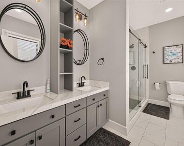 2418 Rosewood Street - Photo Thumbnail 10