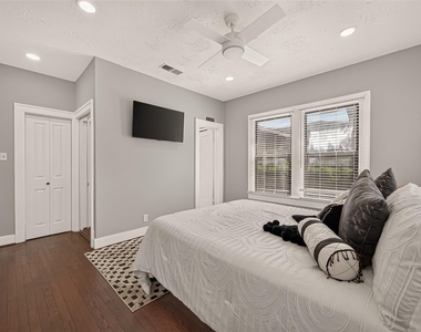 2418 Rosewood Street - Photo Thumbnail 8