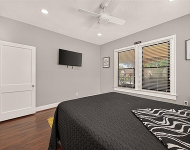 2418 Rosewood Street - Photo Thumbnail 14