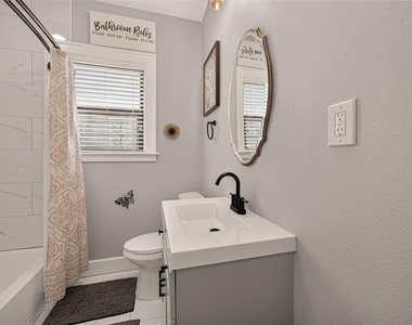 2418 Rosewood Street - Photo Thumbnail 15