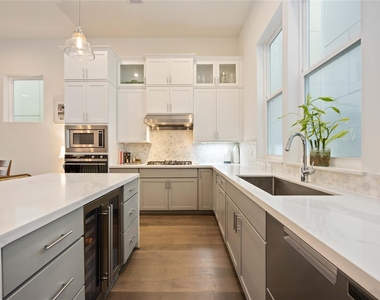 1211 Hickory Street - Photo Thumbnail 7