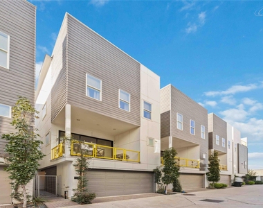 1211 Hickory Street - Photo Thumbnail 3