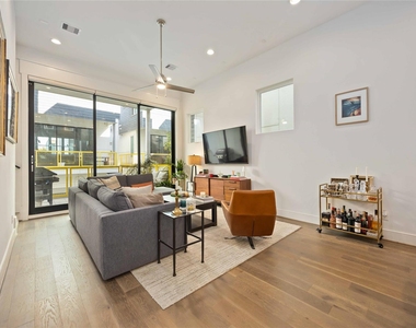 1211 Hickory Street - Photo Thumbnail 6