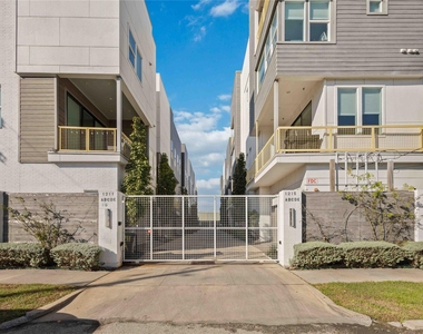 1211 Hickory Street - Photo Thumbnail 4