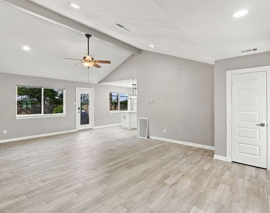 1704 S 1st Street - Photo Thumbnail 6
