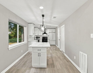 1704 S 1st Street - Photo Thumbnail 10