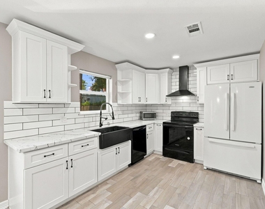 1704 S 1st Street - Photo Thumbnail 12