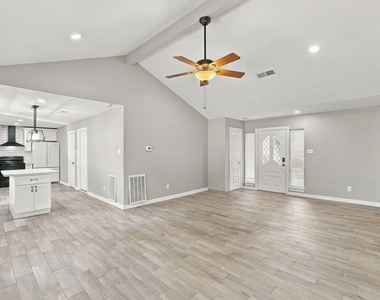 1704 S 1st Street - Photo Thumbnail 8