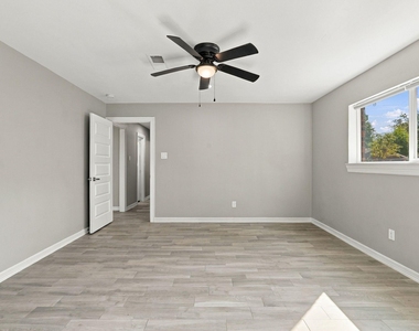 1704 S 1st Street - Photo Thumbnail 16