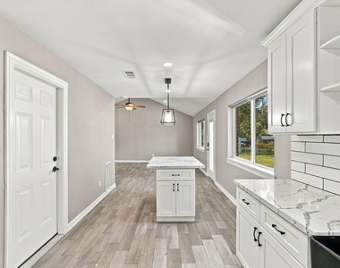 1704 S 1st Street - Photo Thumbnail 14