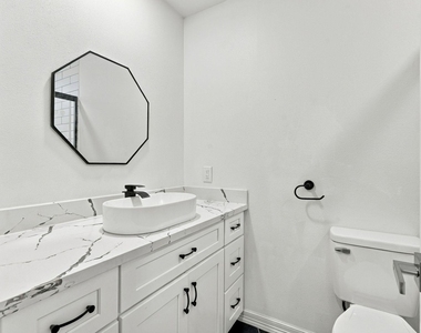 1704 S 1st Street - Photo Thumbnail 21