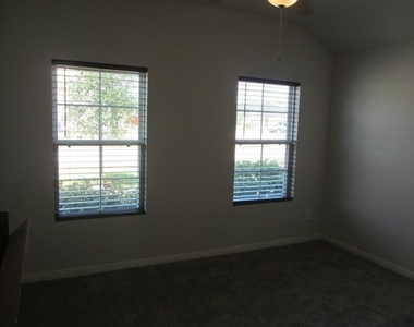 303 Crown Point Drive - Photo Thumbnail 9