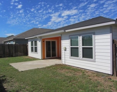 303 Crown Point Drive - Photo Thumbnail 17