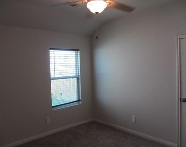 303 Crown Point Drive - Photo Thumbnail 11