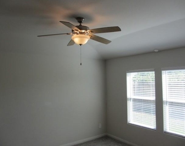 303 Crown Point Drive - Photo Thumbnail 14