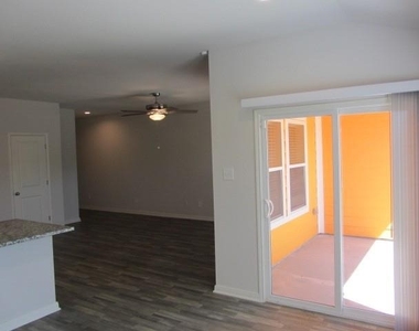 303 Crown Point Drive - Photo Thumbnail 6