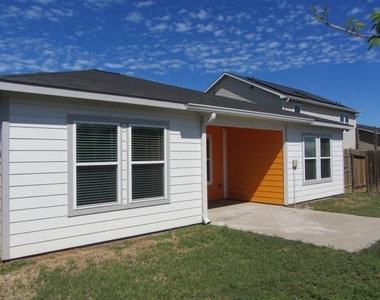 303 Crown Point Drive - Photo Thumbnail 16