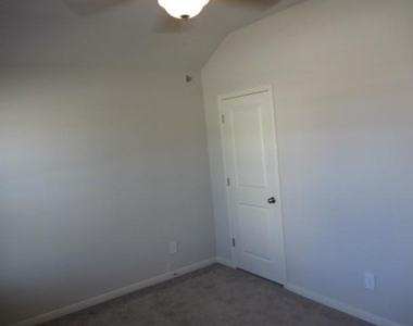 303 Crown Point Drive - Photo Thumbnail 10