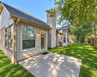 440 Mystic Trail Loop - Photo Thumbnail 2