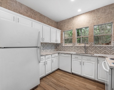 142 N Magnolia Pond Place - Photo Thumbnail 11
