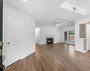142 N Magnolia Pond Place - Photo Thumbnail 5