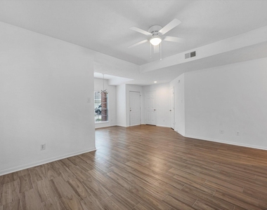 142 N Magnolia Pond Place - Photo Thumbnail 8