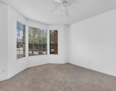 142 N Magnolia Pond Place - Photo Thumbnail 18