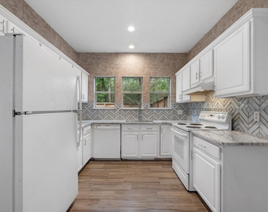 142 N Magnolia Pond Place - Photo Thumbnail 10