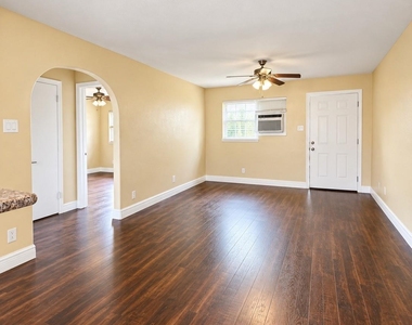 3906 Rotman St - Photo Thumbnail 1