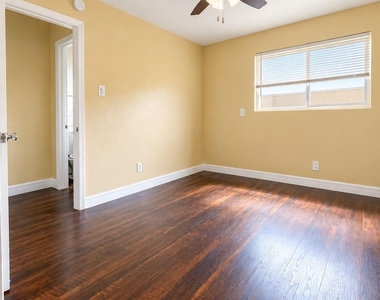 3906 Rotman St - Photo Thumbnail 4