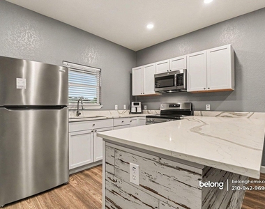 206 Roberts St - Photo Thumbnail 7
