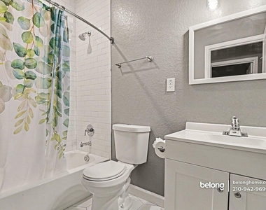 206 Roberts St - Photo Thumbnail 3