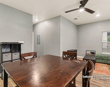 206 Roberts St - Photo Thumbnail 4