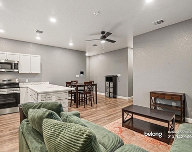 206 Roberts St - Photo Thumbnail 10