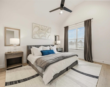 2530 Live Oak Street - Photo Thumbnail 20
