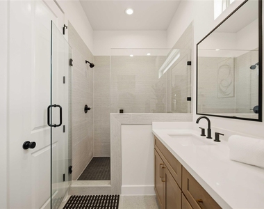 2530 Live Oak Street - Photo Thumbnail 27