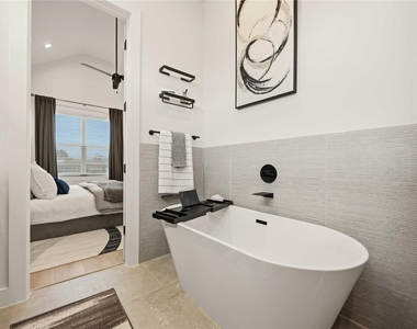 2530 Live Oak Street - Photo Thumbnail 26
