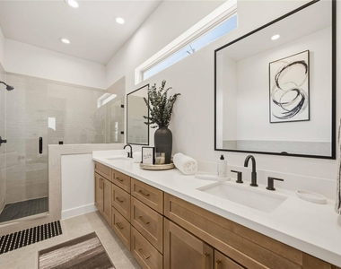 2530 Live Oak Street - Photo Thumbnail 25