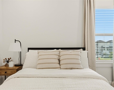 2530 Live Oak Street - Photo Thumbnail 18