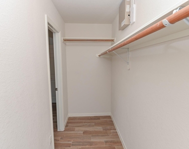 4022 Mt Everest Way - Photo Thumbnail 38