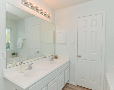 4022 Mt Everest Way - Photo Thumbnail 36