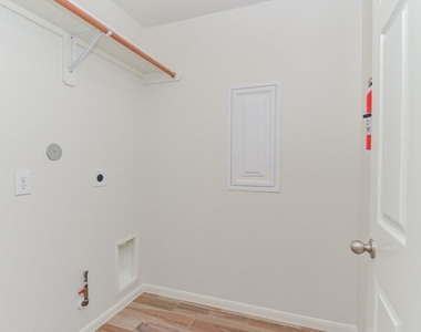 4022 Mt Everest Way - Photo Thumbnail 43