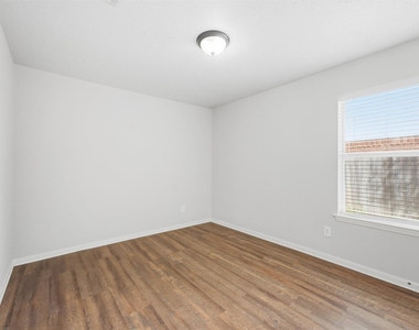234 Darby Trails Drive - Photo Thumbnail 17